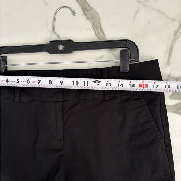 Ann Taylor Women's Signature Shorts Black Flat Front Size 10 Chino 4" inseam - Picture 4 of 8